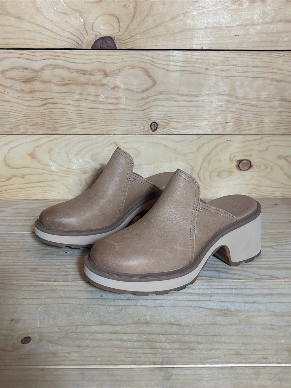Sorel Hi-Line slip-on brown leather clogs size 6.5